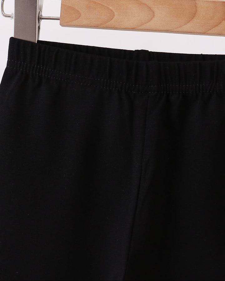 Black leggings featuring an elastic waistband and smooth leg fabric