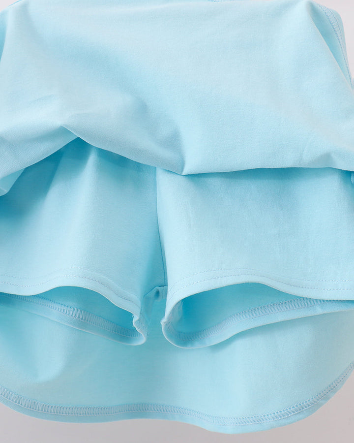 Light blue skort with elastic waist and layered hem