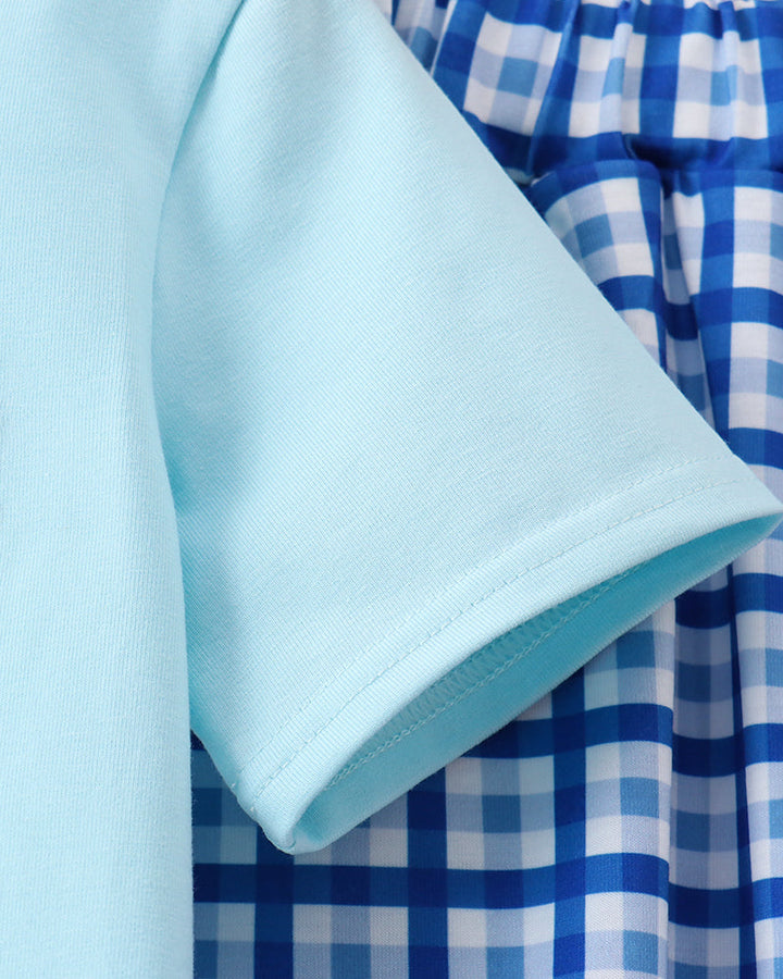 Light blue short-sleeve T-shirt cuff with blue plaid pants waistband detail