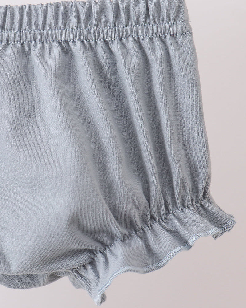 Gray bloomer shorts with elastic waist and ruffled cuffs