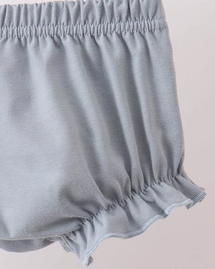 Gray bloomer shorts with elastic waist and ruffled cuffs