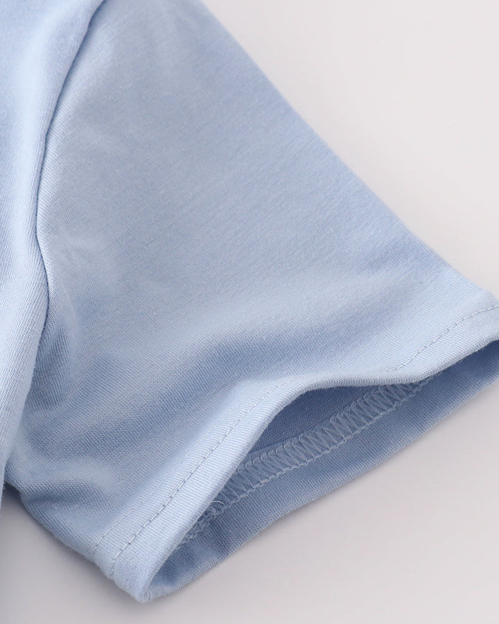 Light blue T-shirt with short sleeves and stitched crew neckline