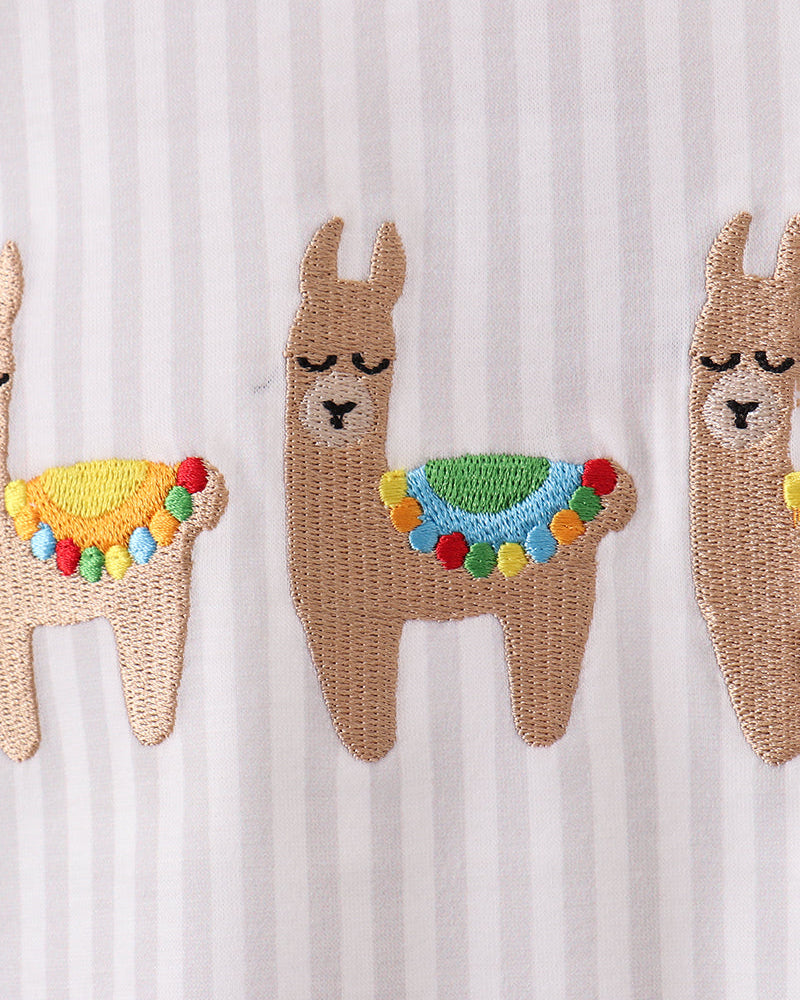 Brown alpaca embroidered appliques on kids T-shirt