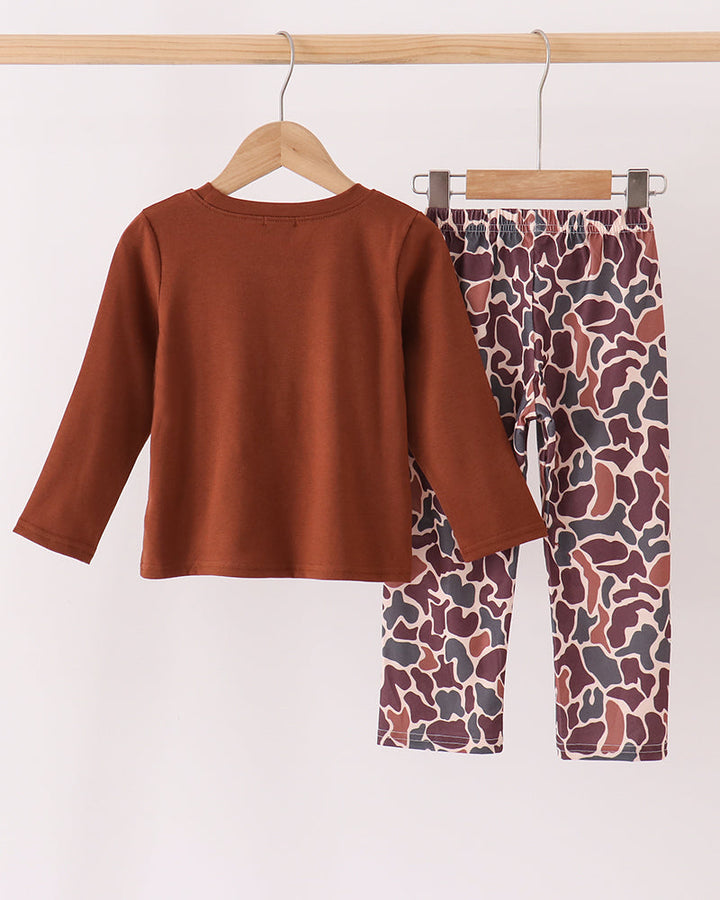 Brown long-sleeve shirt and camouflage pants set, back view.