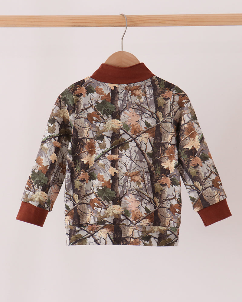 Tree-camouflage pullover back view with brown collar and button placket