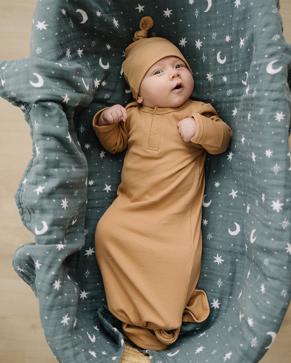 Cafe Organic Ribbed Newborn Knot Hat