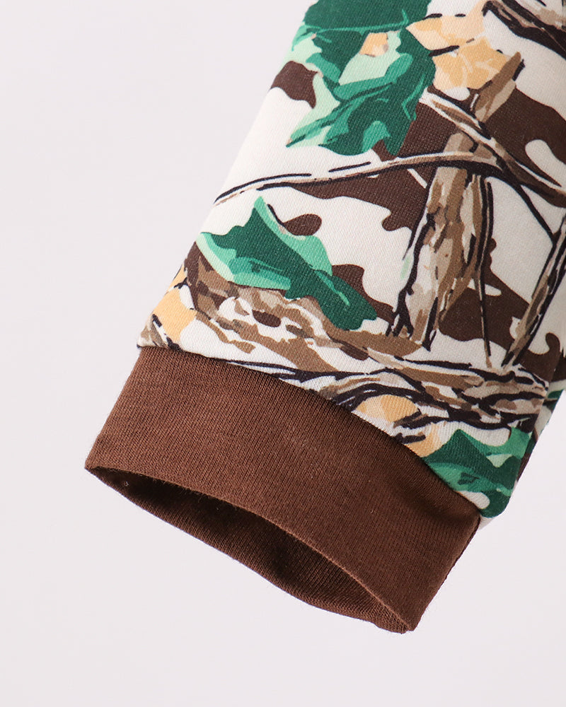 Camouflage romper sleeve and leg cuffs with brown ribbed hem