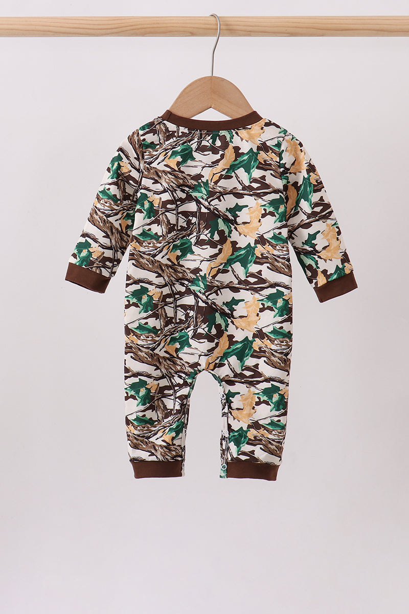 Camouflage hunting romper, long-sleeve jumpsuit with brown cuffs and chest print