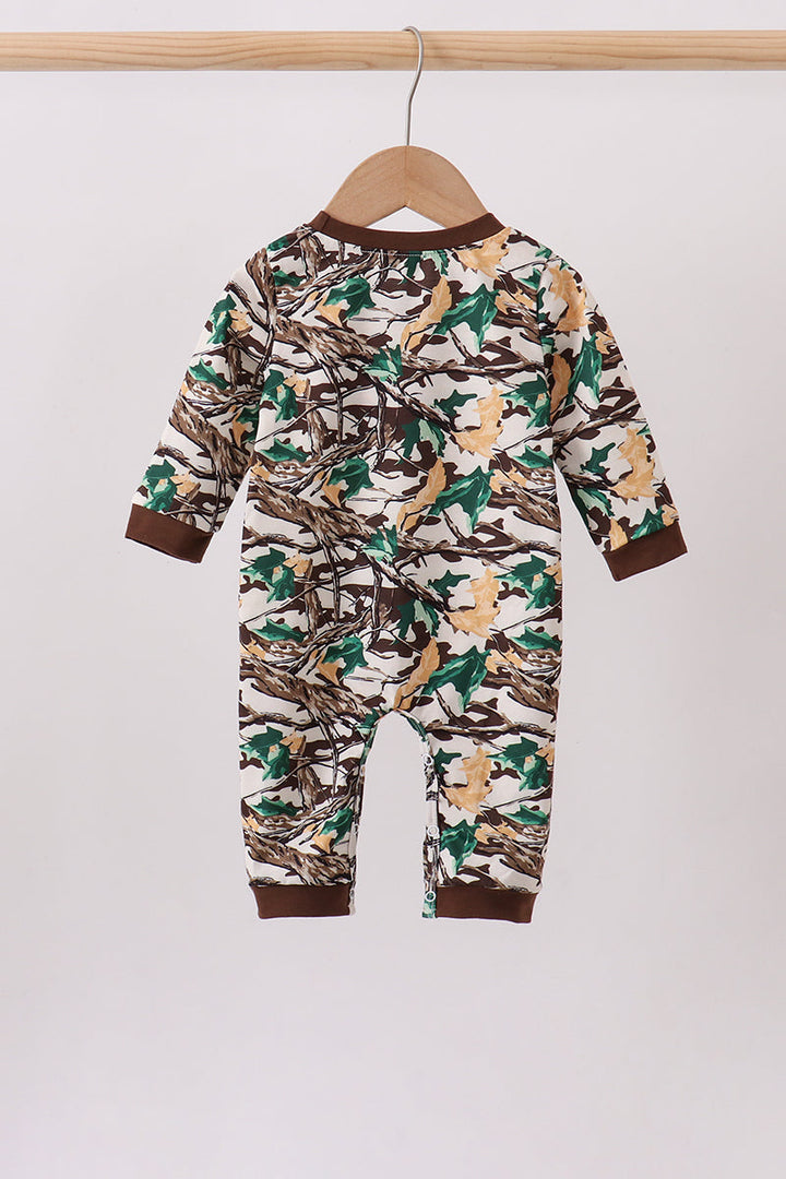 Camouflage hunting romper, long-sleeve jumpsuit with brown cuffs and chest print