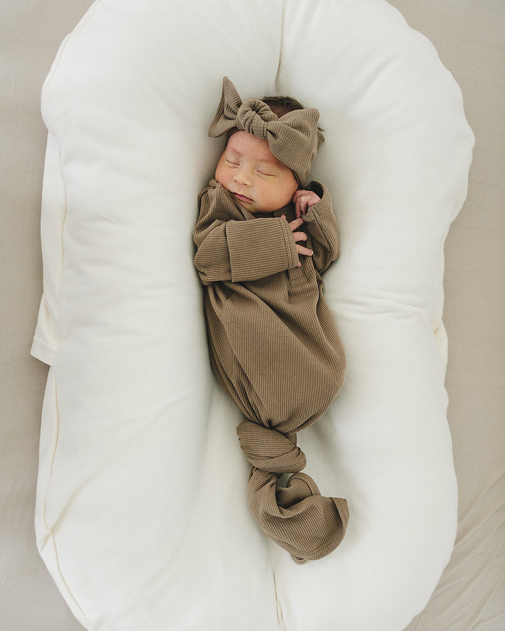 Cocoa-brown ribbed organic cotton head wrap with knotted bow on baby