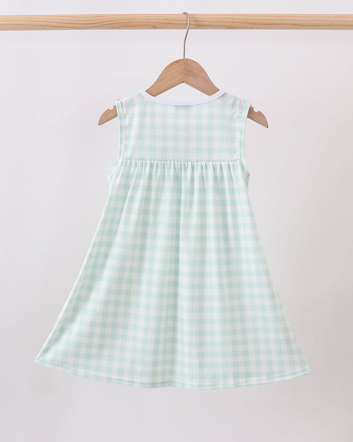 A sleeveless baby girl&