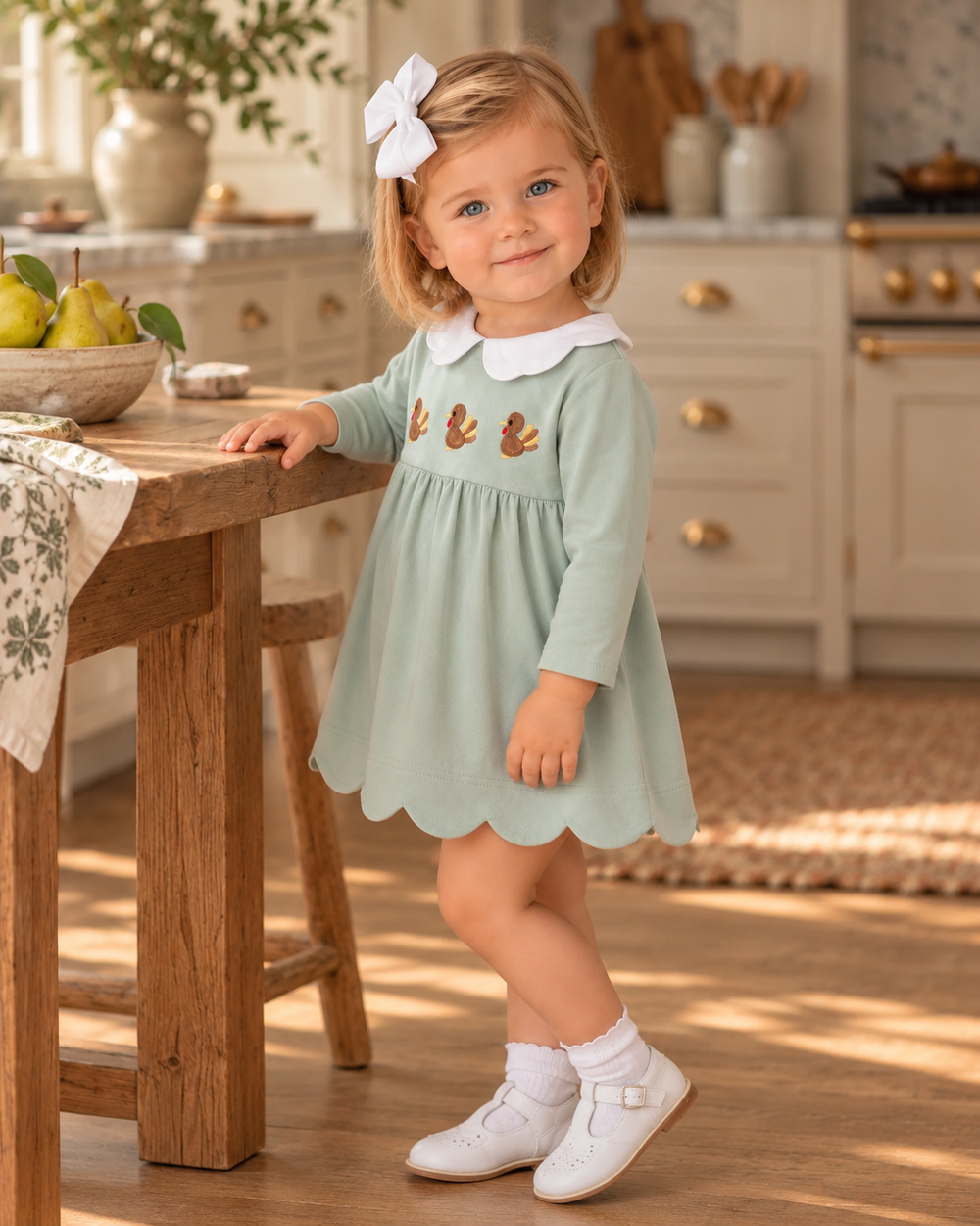 Green long-sleeve scalloped dress with white collar bow and turkey embroidery