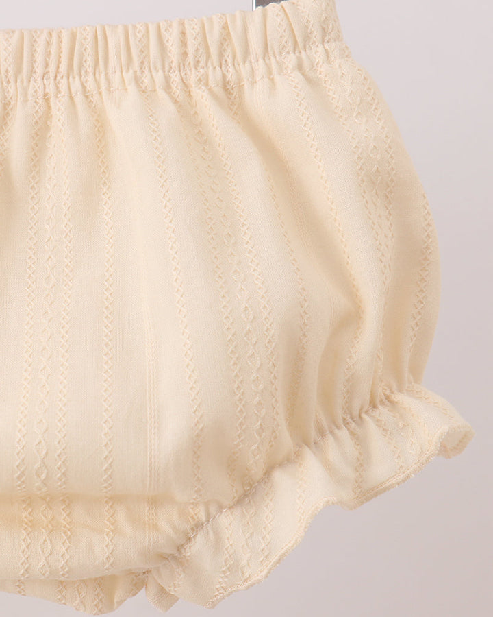 Oatmeal bloomers with elastic waist and ruffled leg hem