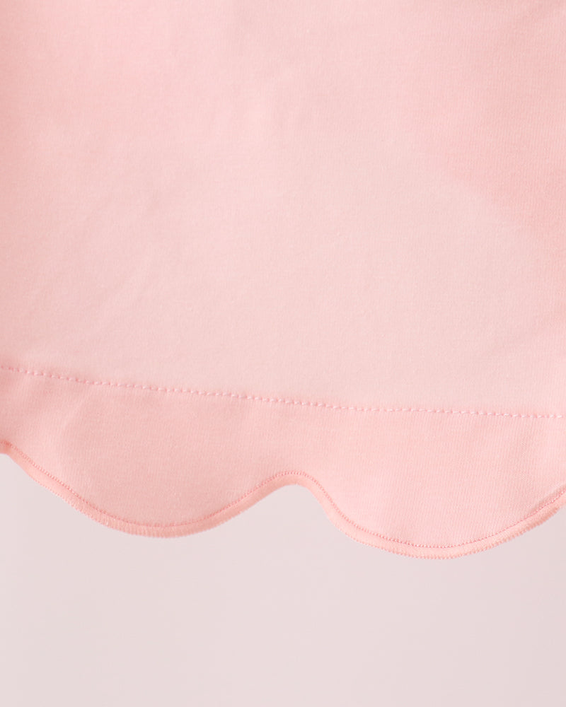 Light pink sleeveless shirt with curved hem and stitched finish