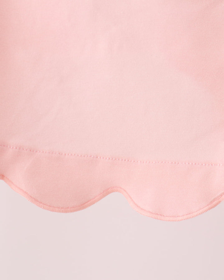 Light pink sleeveless shirt with curved hem and stitched finish