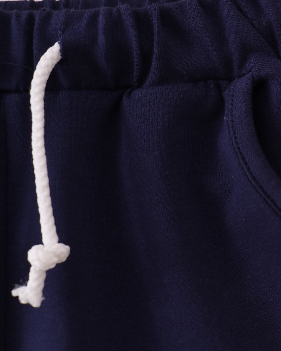 Navy shorts with side pocket and white drawstring