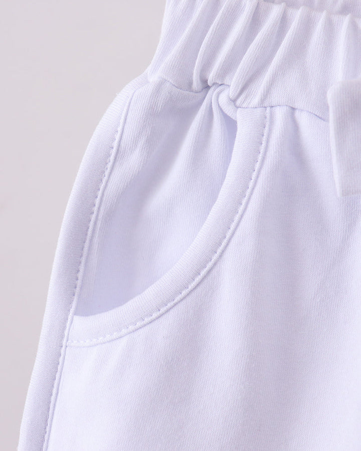White shorts with curved pocket opening and side seam stitching