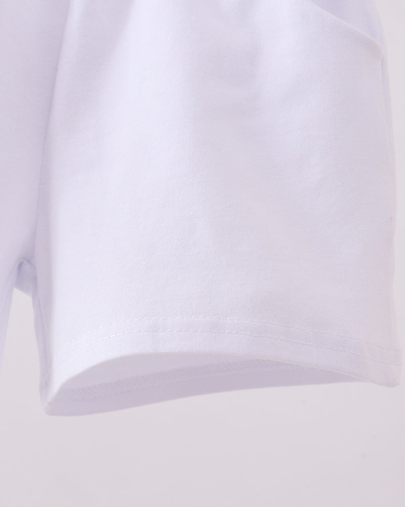 White shorts with smooth fabric and straight hem finish