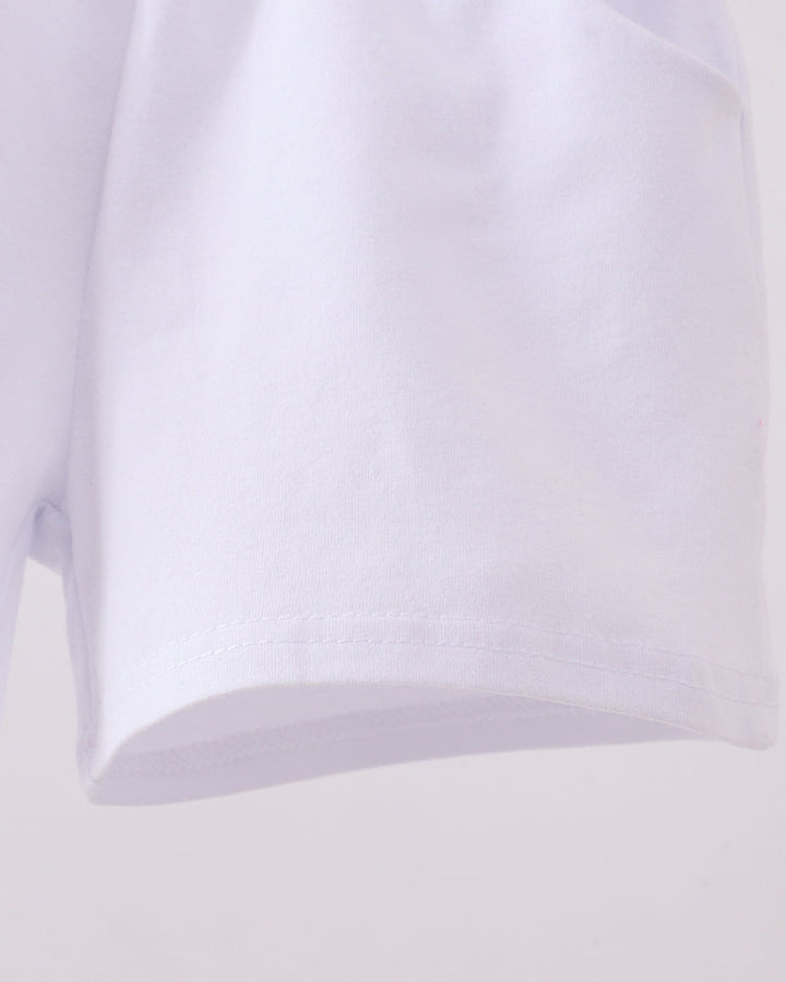 White shorts with smooth fabric and straight hem finish