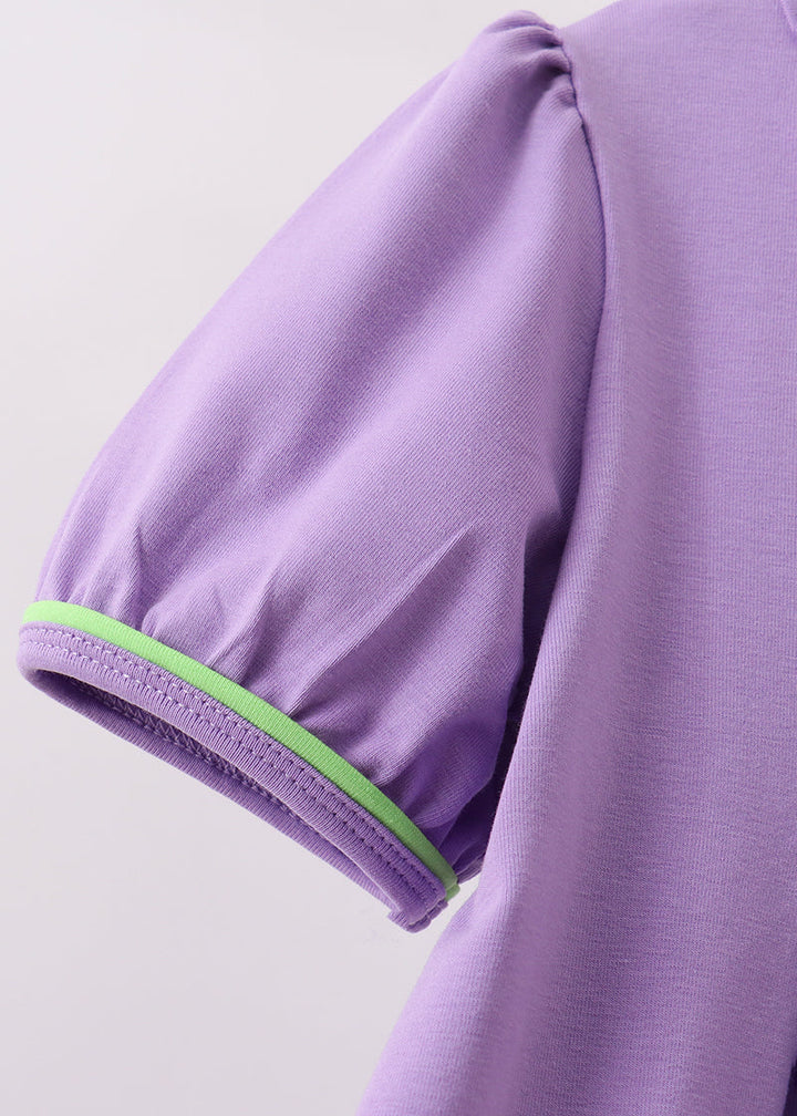 Lilac short-sleeve top with green-trimmed cuff and side gathers