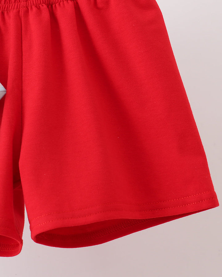 Red kids shorts with elastic waistband and smooth hem