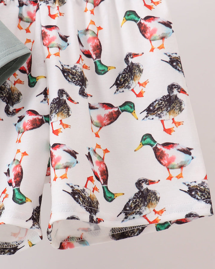 Duck-print shorts with white background and colorful birds
