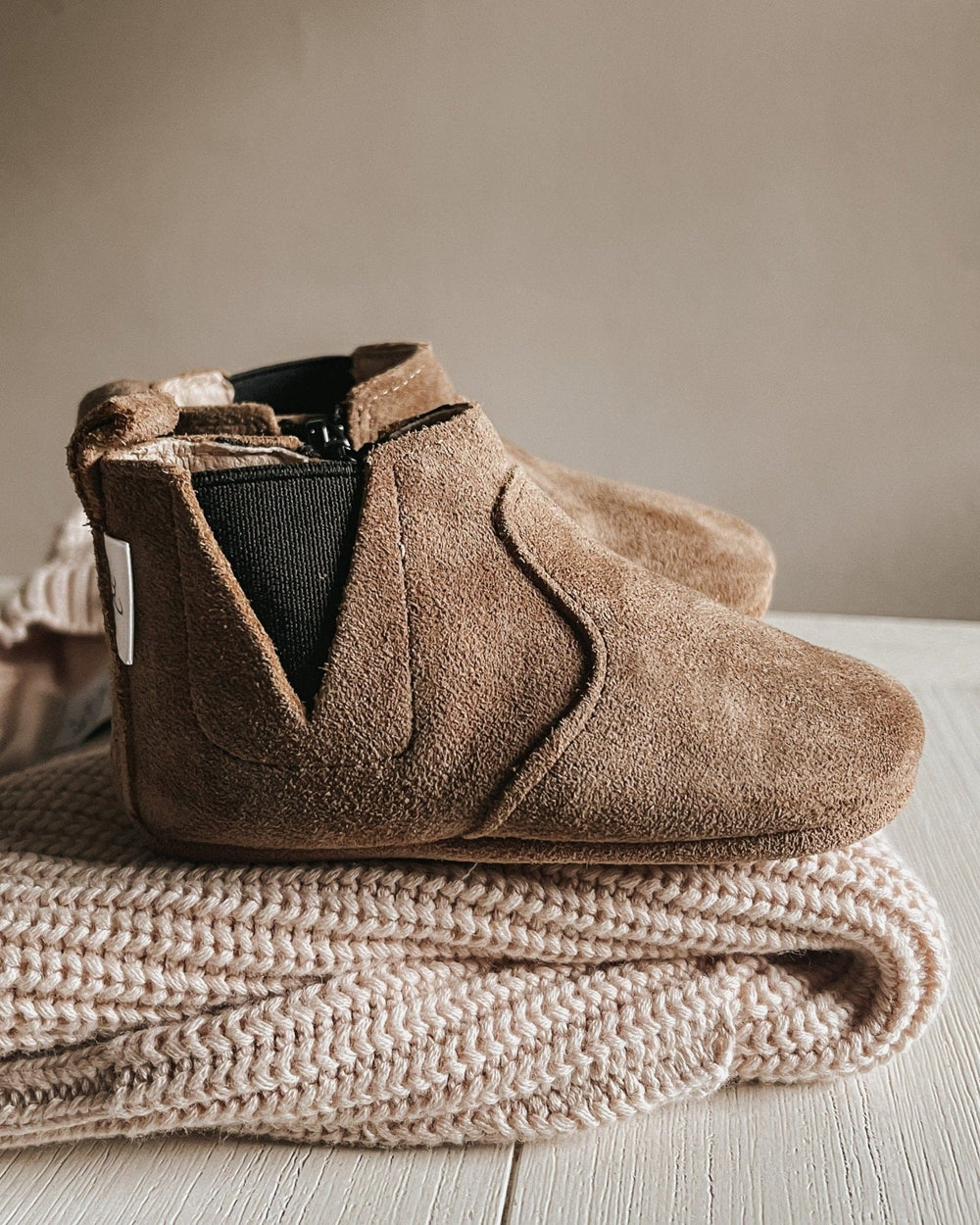 Kids suede Chelsea boots in desert sand with elastic side gore and pull tab
