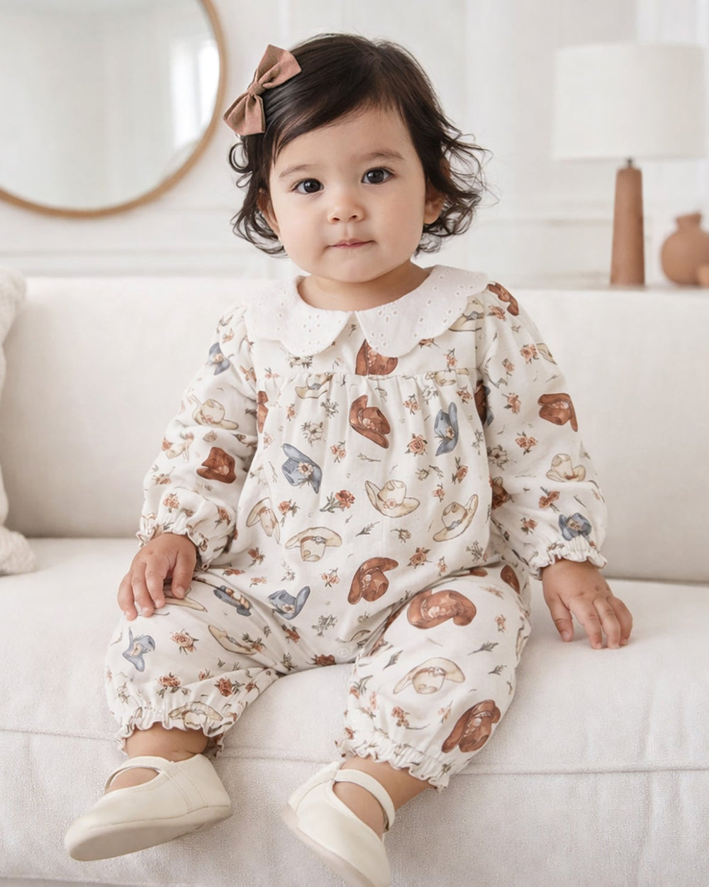 Baby linen romper with eyelet collar, long sleeves, animal print