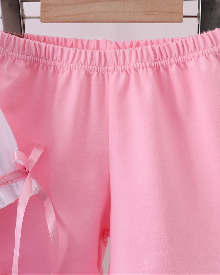Pink ruffle shorts with elastic waistband and ribbon bow