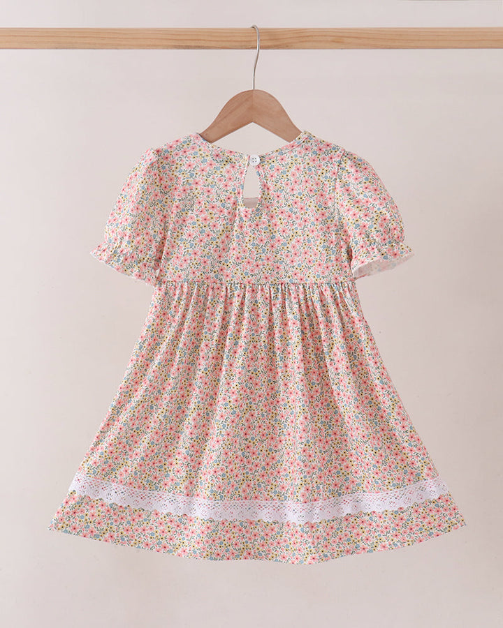 A short-sleeve baby girl&